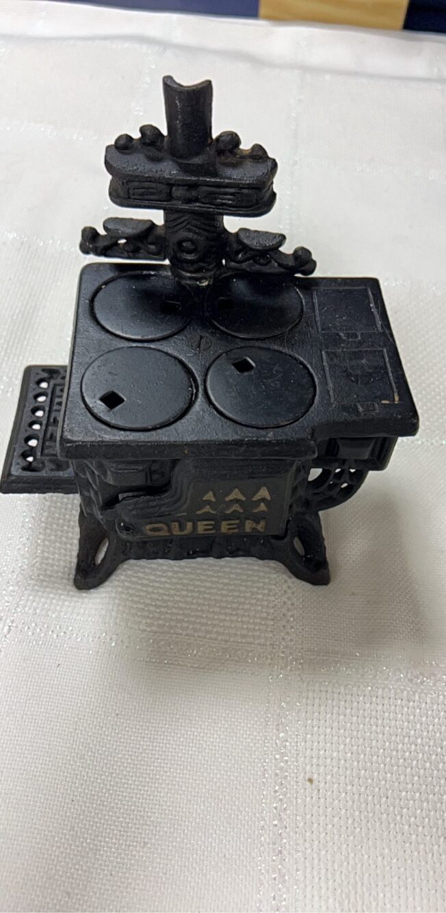 Queen Black Cast Iron Miniature Wood Stove